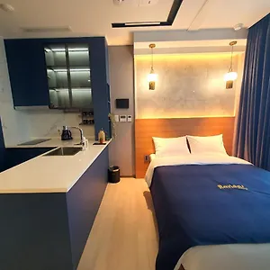 https://raviens-elliys-room.hotelsinbusan.com